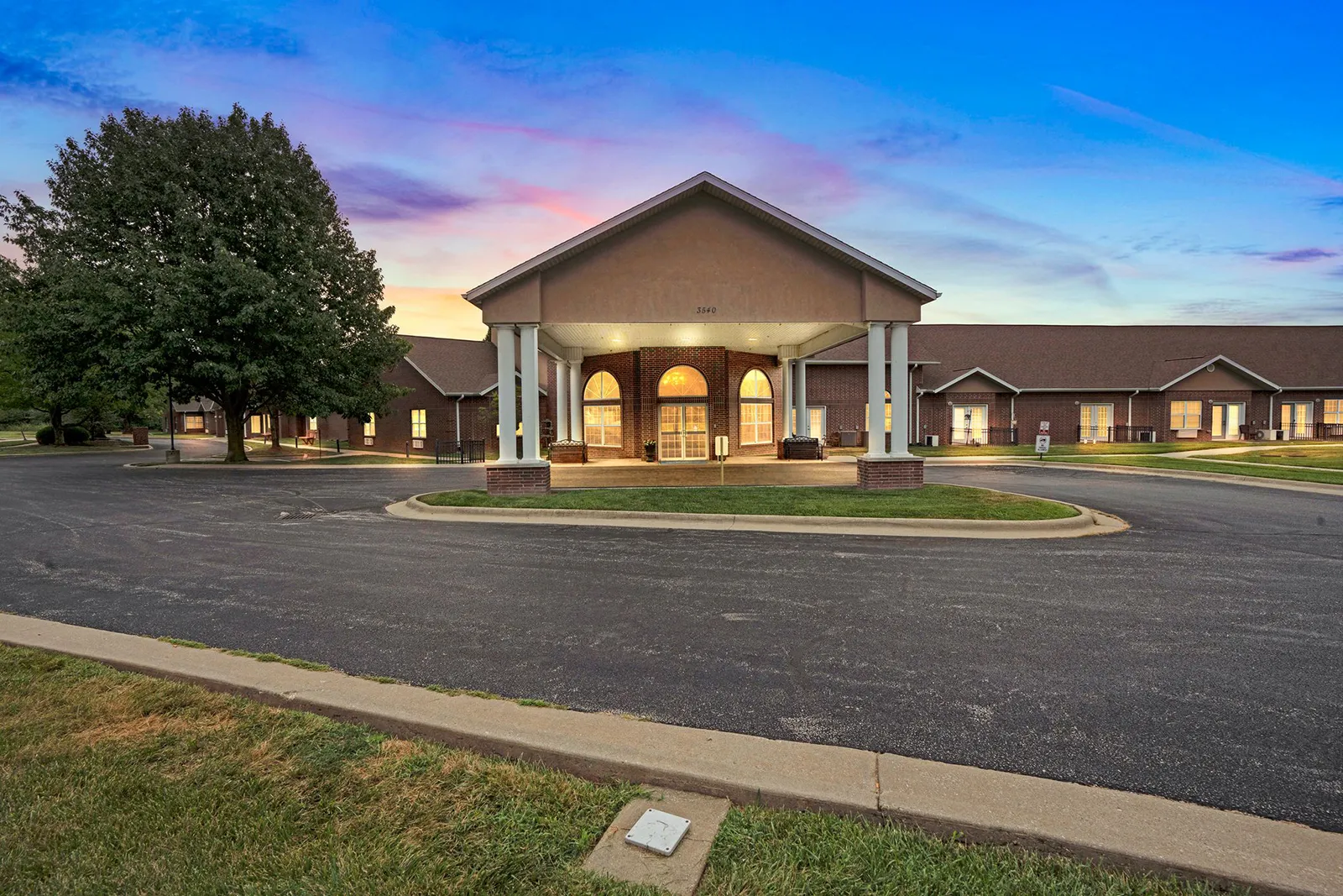 3540_E_Cherokee_St_Springfield_MO_65809_USA-Exterior-DSC03116-dusk