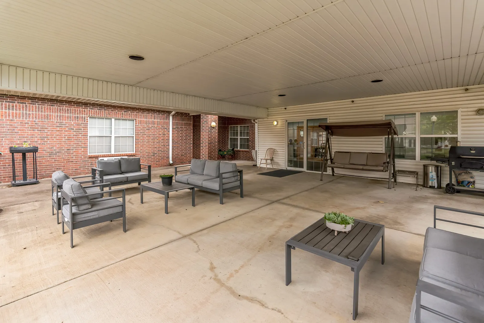 3540_E_Cherokee_St_Springfield_MO_65809_USA-Living_room-DSC03136